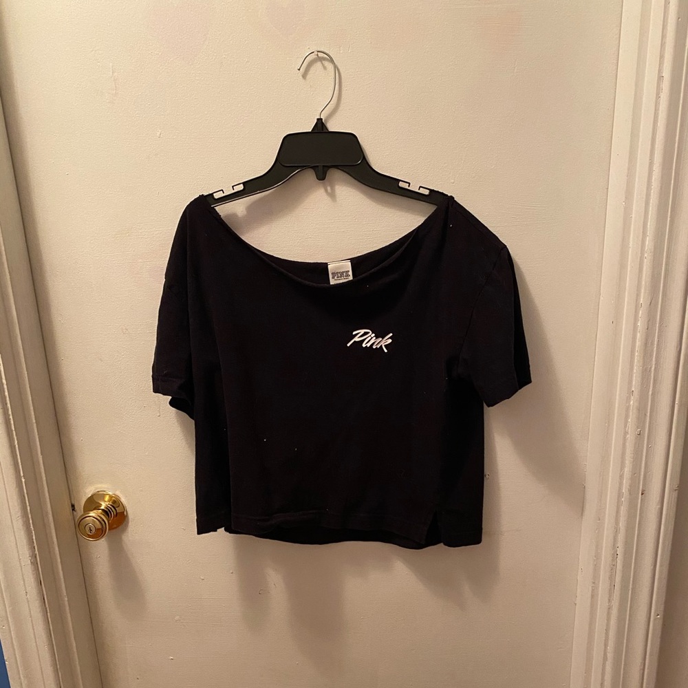 Scoop neck black tee